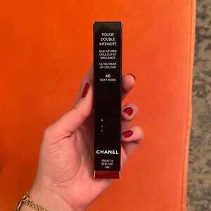 CHANEL Rouge Double Intensité Lip Color - Soft Rose